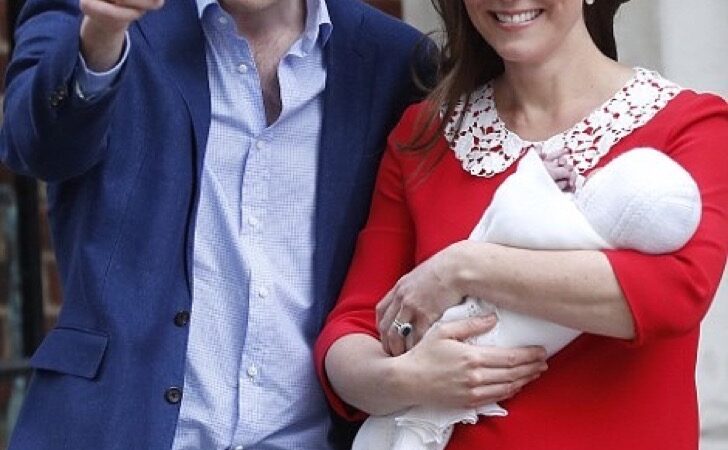 Kate Middleton es vista por primera vez después del parto. Luce orgullosa las secuelas del embarazo