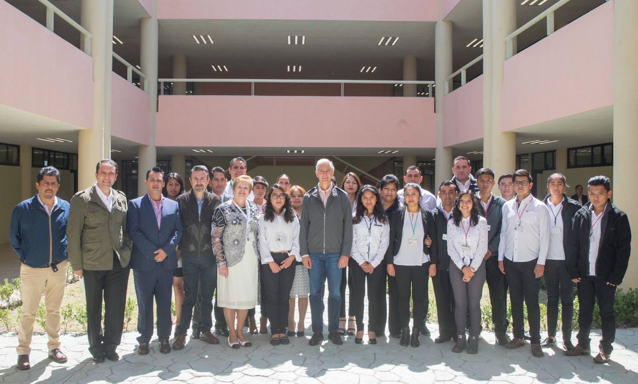 RECORRE GOBERNADOR NUEVAS INSTALACIONES DE LA UNIVERSIDAD POLITÉCNICA DEL VALLE DE TOLUCA