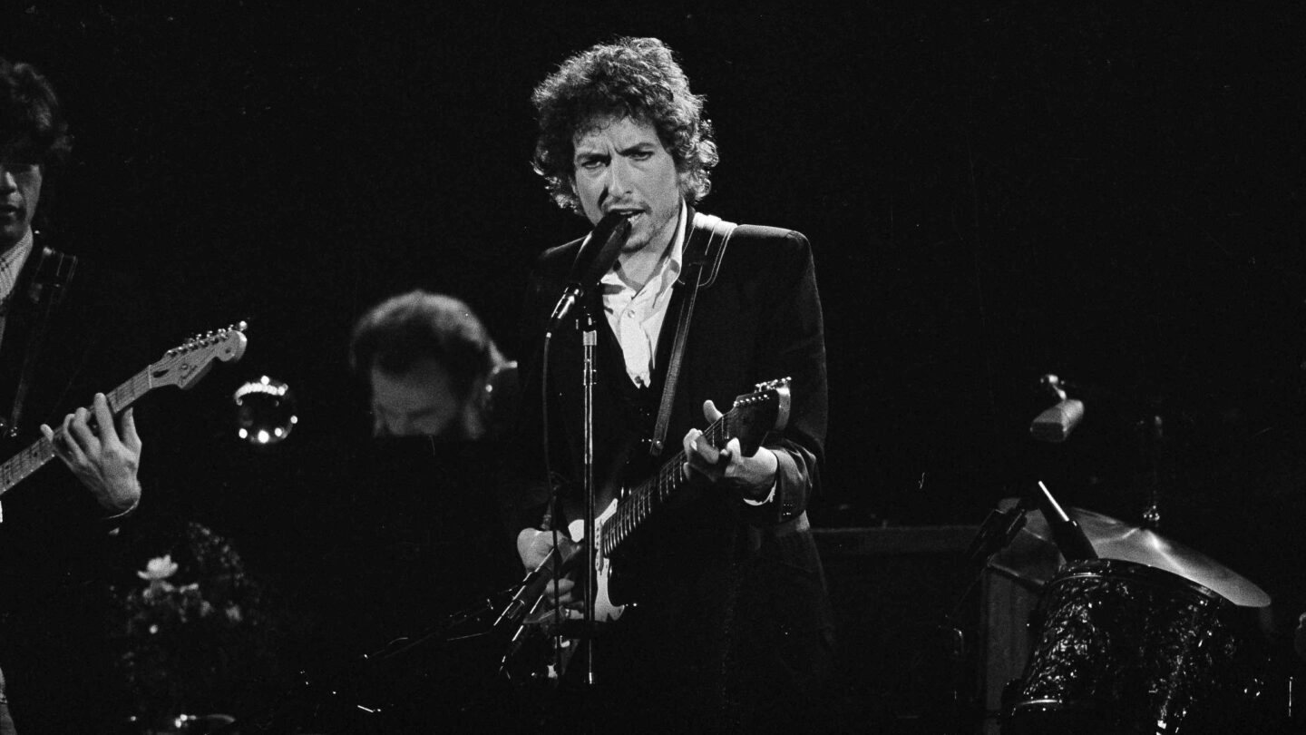 Bob Dylan cumple 77 con el lauro más importante de las letras del mundo |