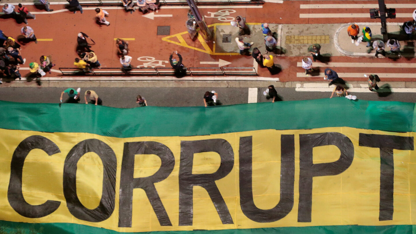 Para reducir la impunidad de los políticos el Tribunal Supremo de Brasil limitó el fuero privilegiado a los legisladores federales |