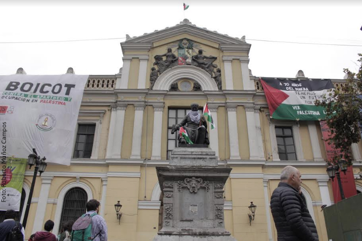 Estudiantes se toman casa central de la U. de Chile en repudio a matanza realizada por ejército de Israel