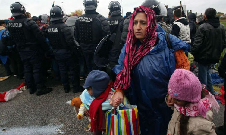 Heridos de bala dos niños refugiados al forzar control policial en Croacia