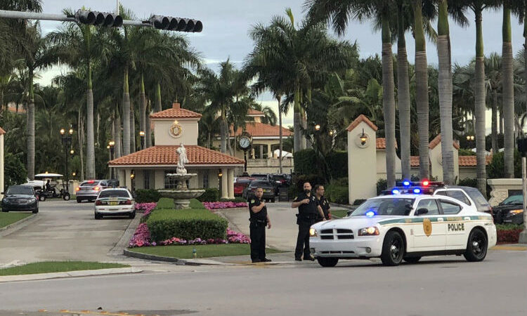 Detienen a un hombre que disparó dentro del club de golf Trump