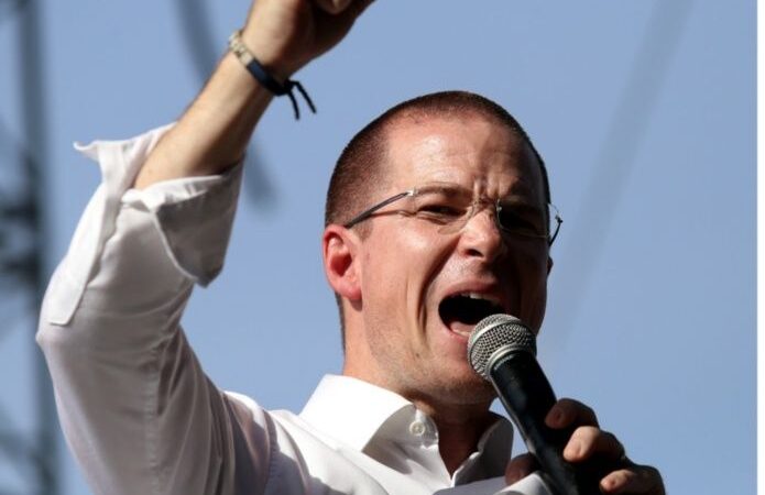 Encara mujer a Anaya: “Hablas y hablas de López Obrador”
