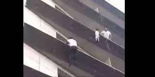 Joven trepa cuatro pisos por balcones en París para rescatar a un niño