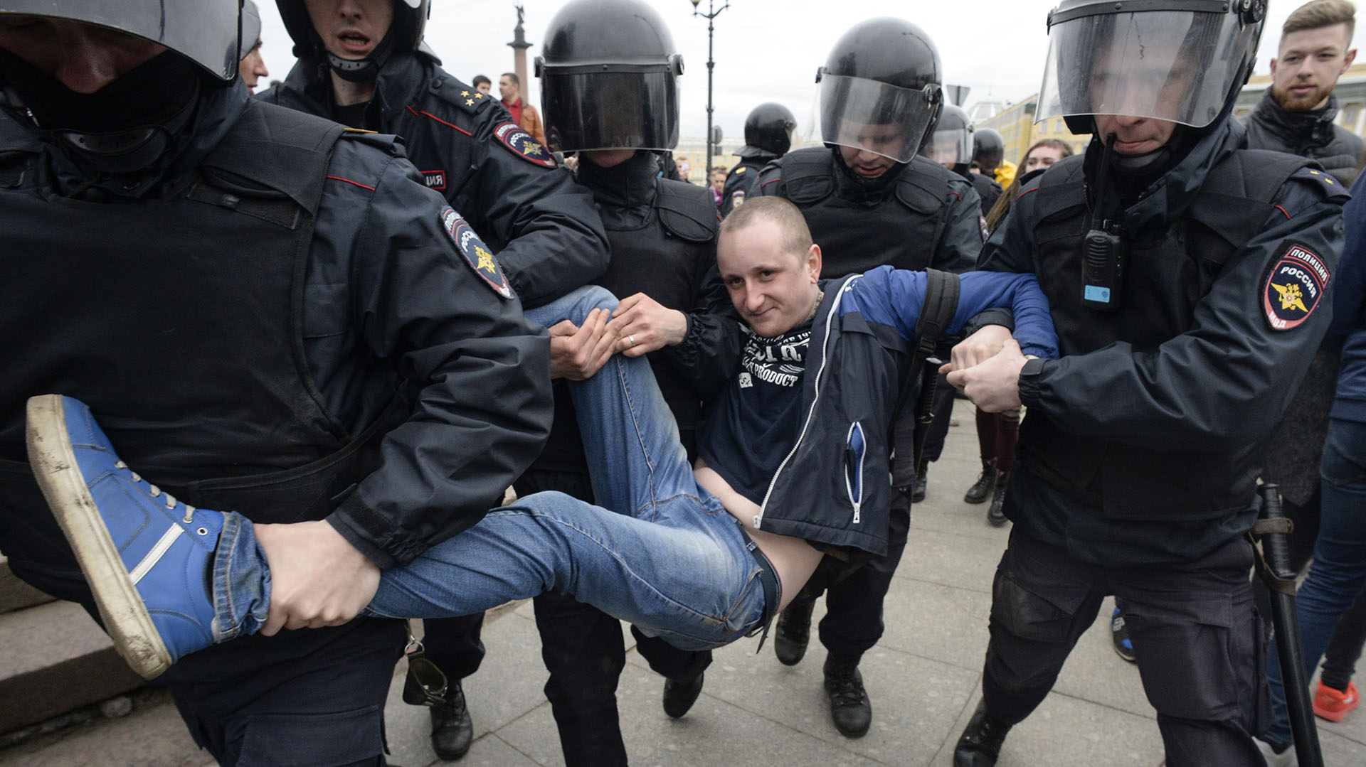 La Policía rusa detuvo a más de 1.000 manifestantes en todo el país en el marco de las protestas contra Vladimir Putin