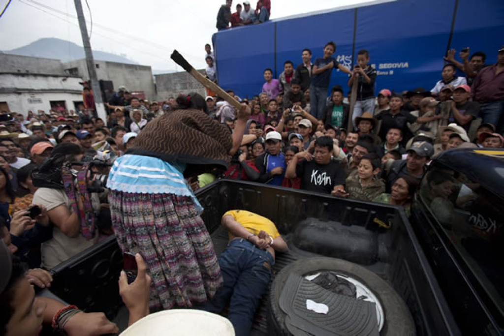 Dos supuestos asaltantes mueren linchados en pueblo indígena de Guatemala