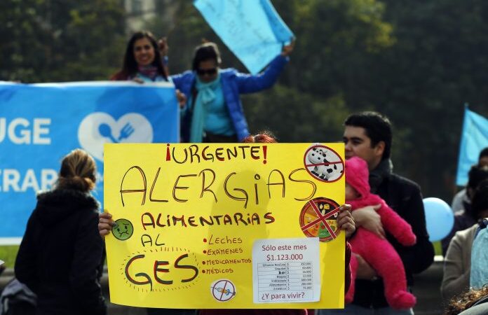 Padres de niños con alergia alimentaria se manifestaron este sábado en Santiago