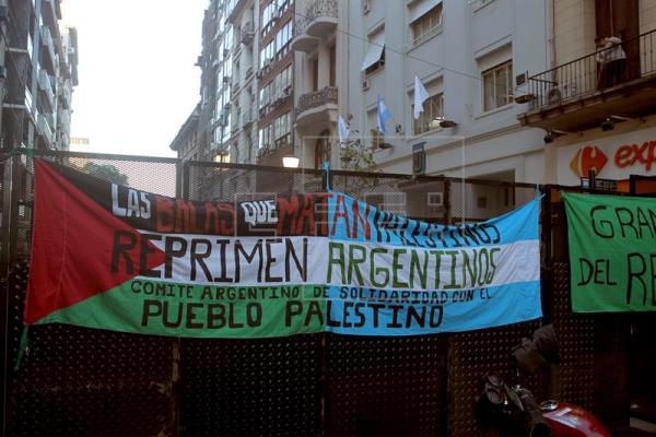 Protestan frente a la AFA para que Argentina cancele partido preparatorio con Israel