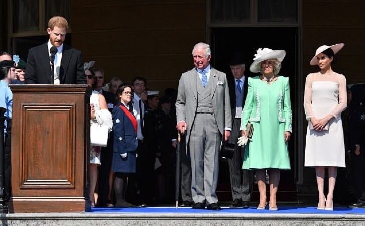 Príncipe Harry daba sentimental discurso en honor a su padre. Todos comenzaron a reírse de él