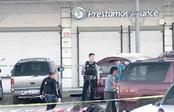 Arrojan bolsas de plástico negras con restos humanos
