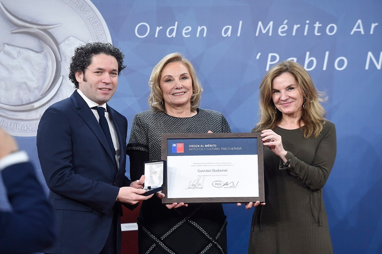 Gustavo Dudamel recibió orden “Pablo Neruda” en Chile