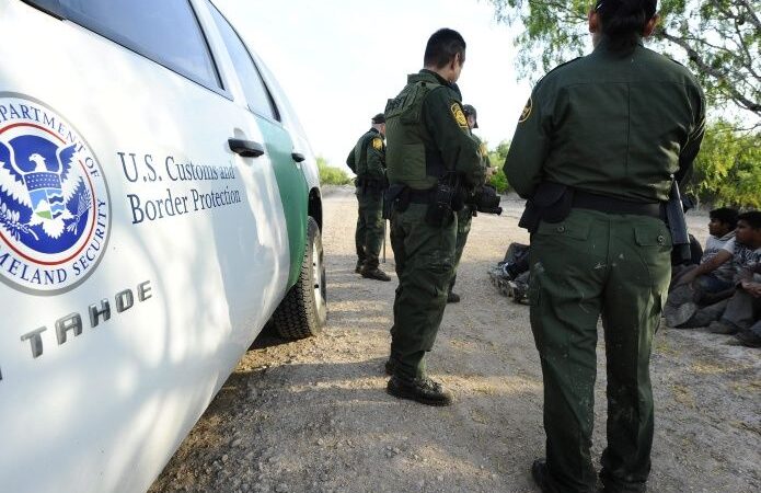 Abandonan a niño inmigrante en el ardiente desierto de Arizona