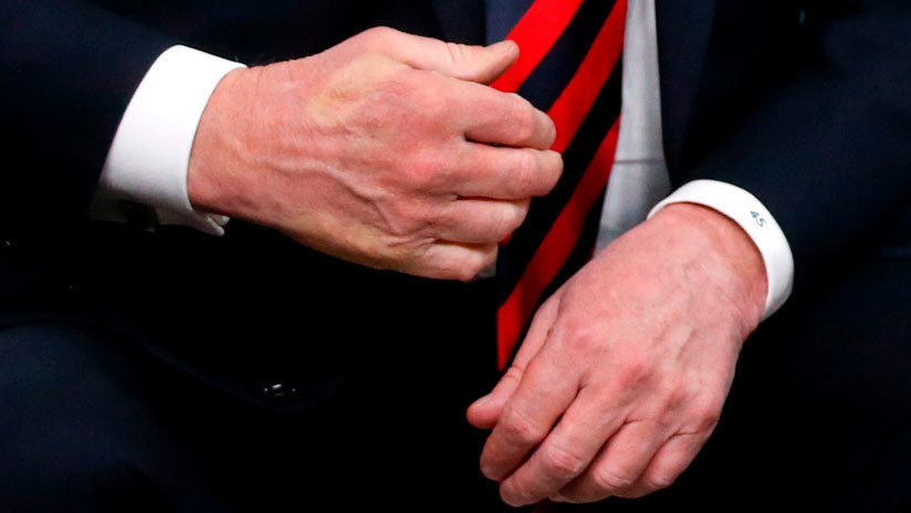 Macron deja su pulgar marcado en la mano de Trump tras un fuerte apretón en la cumbre del G7