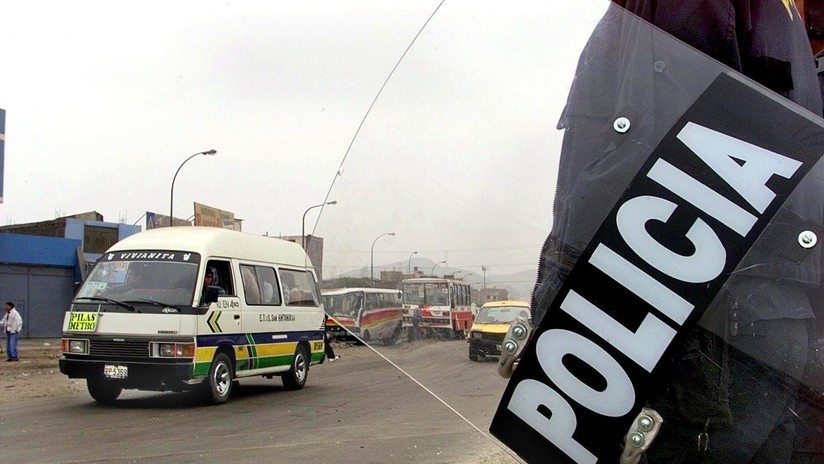 VIDEO | A latigazos castigan a un conductor por no unirse a la huelga de autobuses en Perú