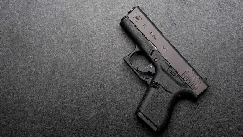 VIDEO | Un hombre se dispara en la ingle por accidente con una pistola Glock 43
