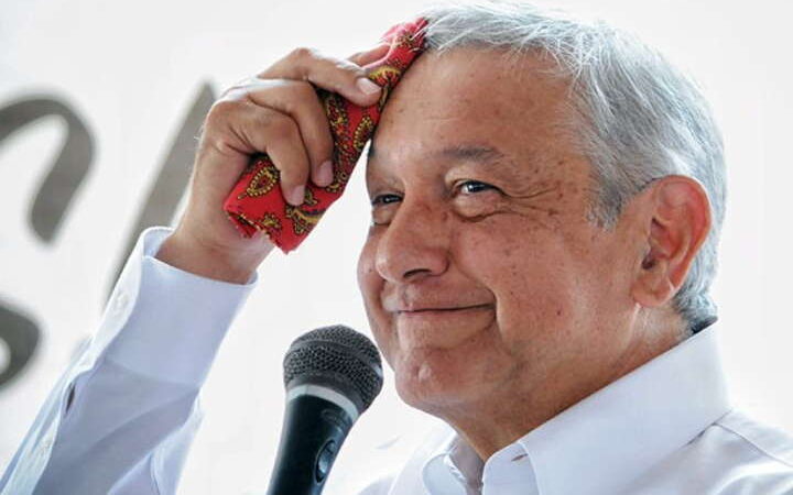 En riesgo crucial reforma educativa de ganar AMLO, alerta The Economist