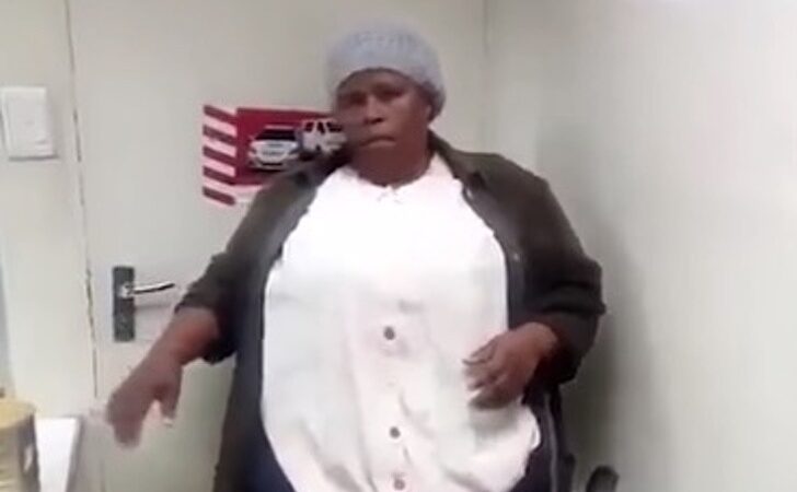 Vistió ropa holgada y entró disimulando al supermercado. Un guardia la obligó a devolver lo que robó