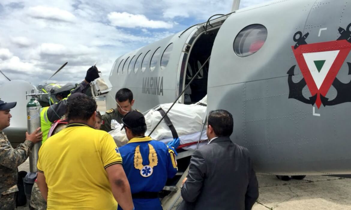 Guatemaltecos heridos por erupción volcánica son recibidos en la CDMX