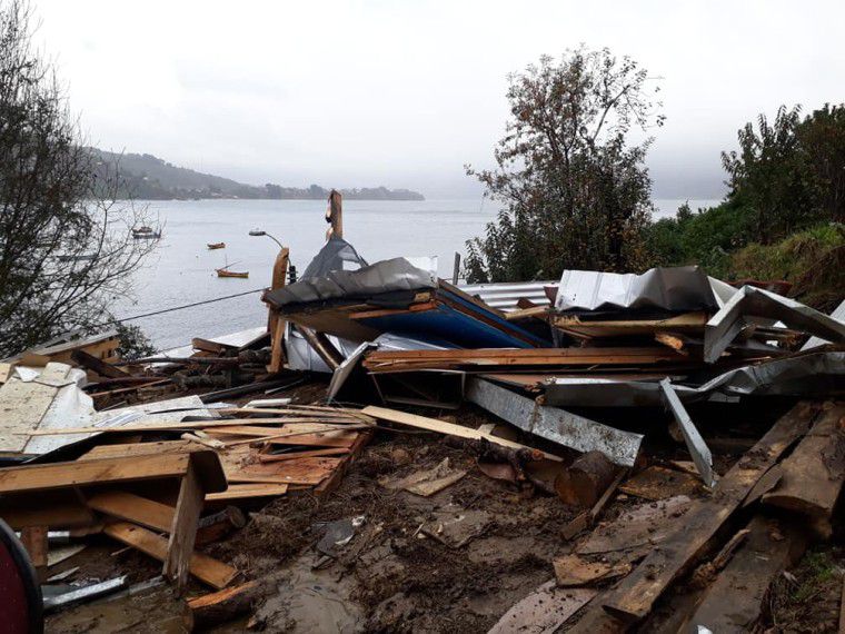 Valdivia: Carabineros intenta desalojar el Lof Michillanca y destruye dos casas