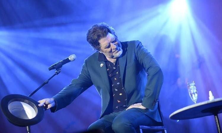 Sabina se retiró de un escenario al quedarse mudo en pleno concierto