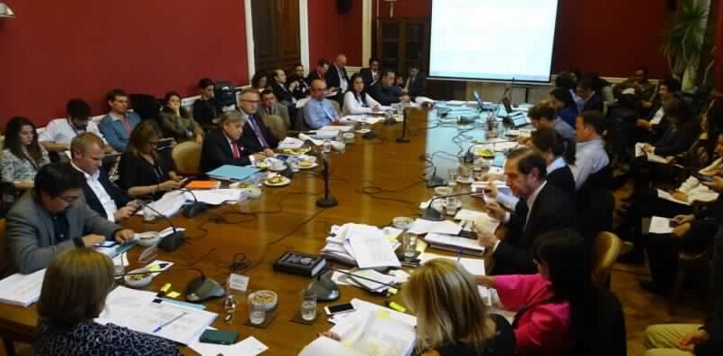 Comisión Mixta aprueba cambio de sexo registral para mayores de 18, con un tope de 2 veces