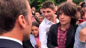 En video viral, el presidente Macron regaña a adolescente