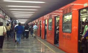 Roban celulares a tres escoceses en el Metro