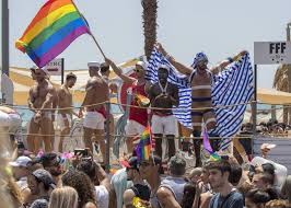 Decenas de miles de personas participan en la Gay Pride de Tel Aviv