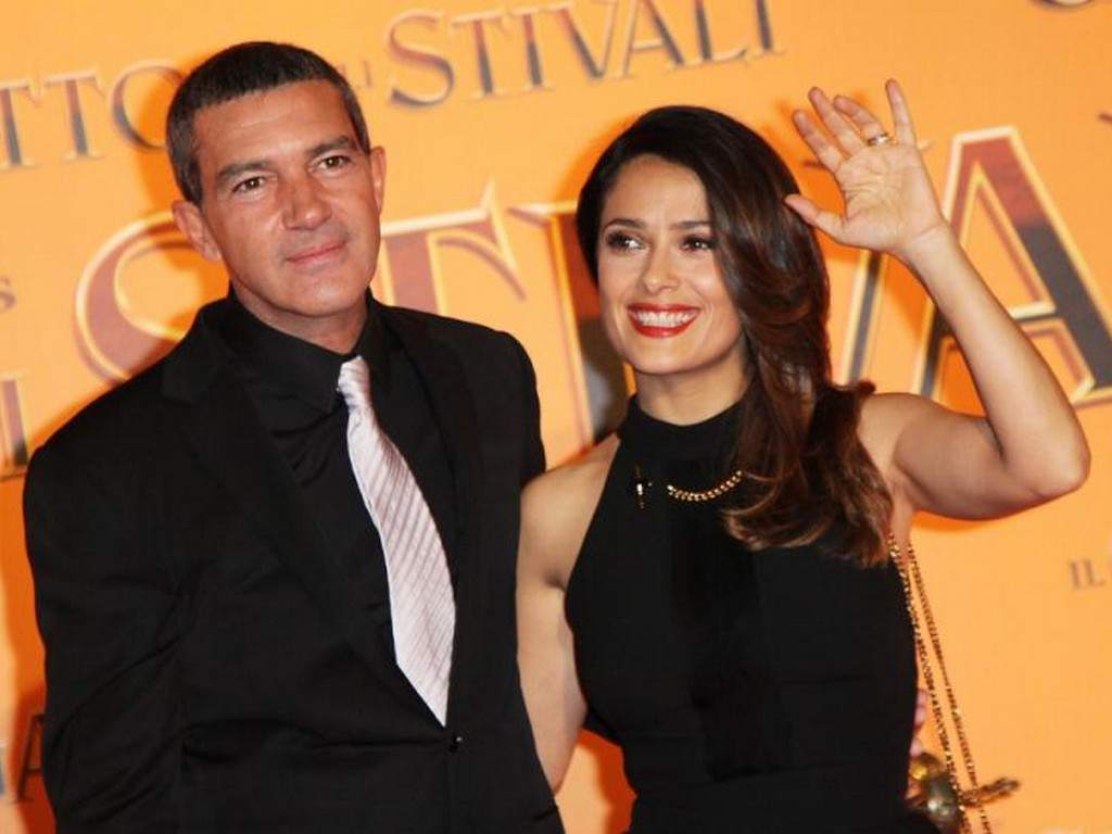 Antonio Banderas: Salma Hayek mantuvo silencio para “protegernos” de Weinstein