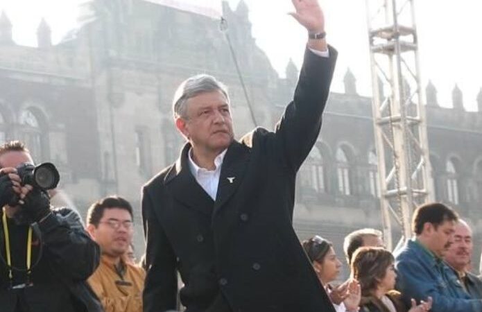 Uno de cada dos votará por AMLO: FORBES cita encuesta de De las Heras