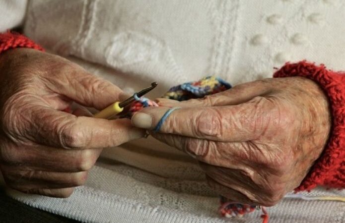 Anciana es golpeada por su hijo al no tenerle lista la cena