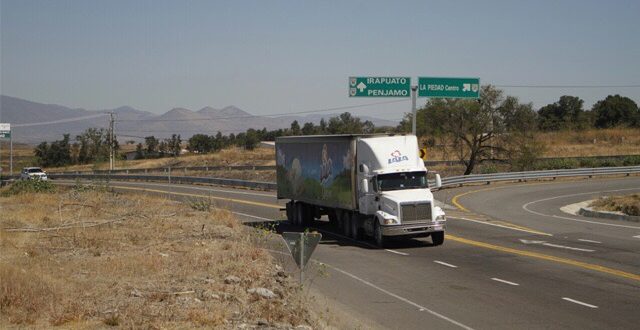 Transportistas acusan robo de combustible en estaciones carreteras