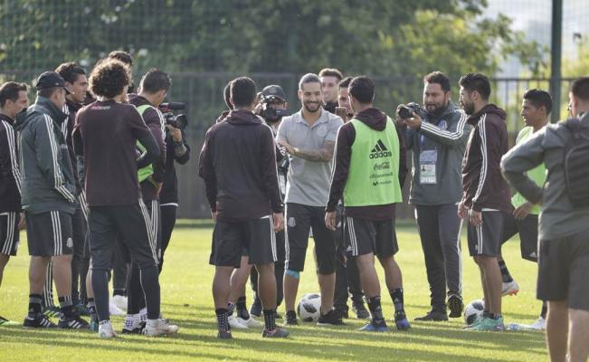 Maluma alegra la práctica de México en el Mundial