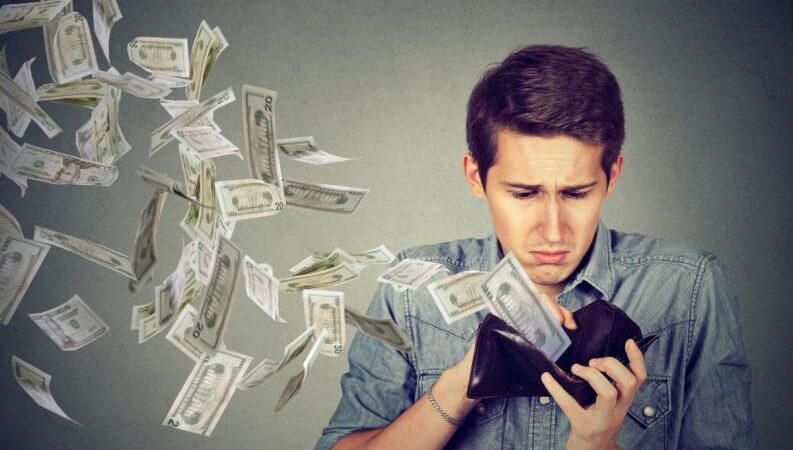 Los millennials nacidos en los 80 ¡no tenemos un centavo! Estudio revela que somos los más endeudados