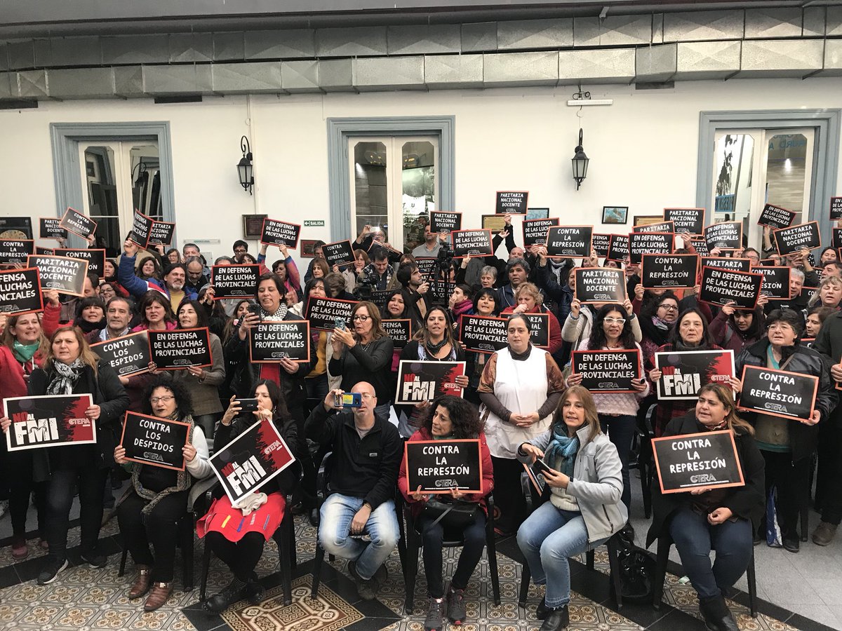 Educadores argentinos convocan un paro en respuesta a la represión