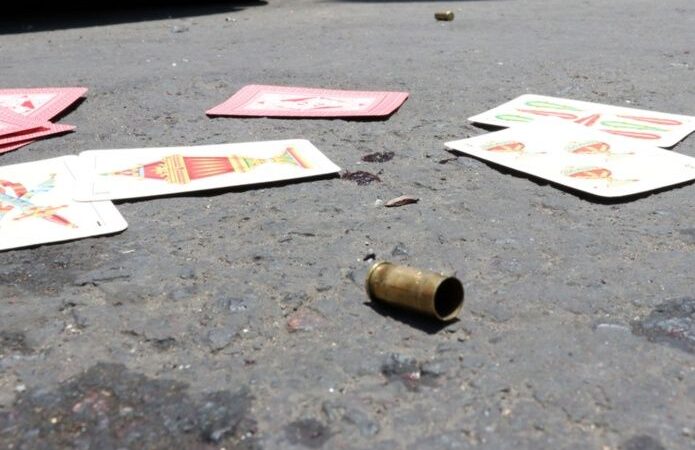 Video | Familiares de presuntos ladrones, intentan linchar a militar