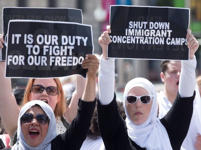 Detienen a 600 mujeres en manifestación contra Trump