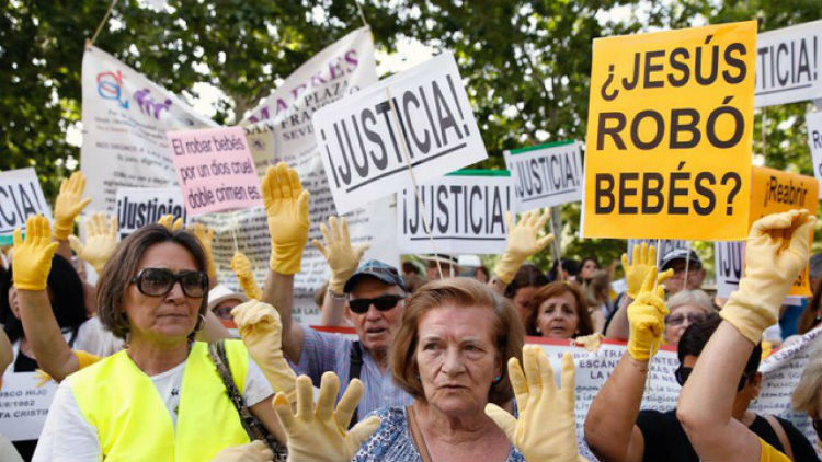 Una larga lucha por la justicia: Inicia primer juicio por bebés robados en España