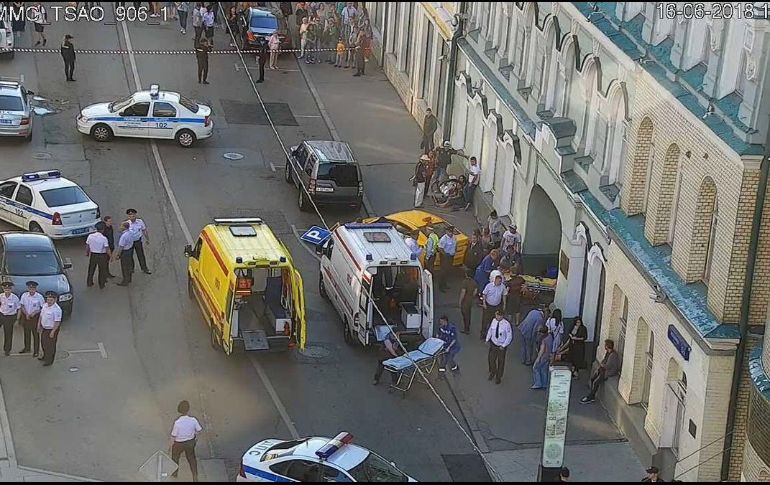 Taxi arrolla a aficionados en Moscú; hay mexicanos lesionados