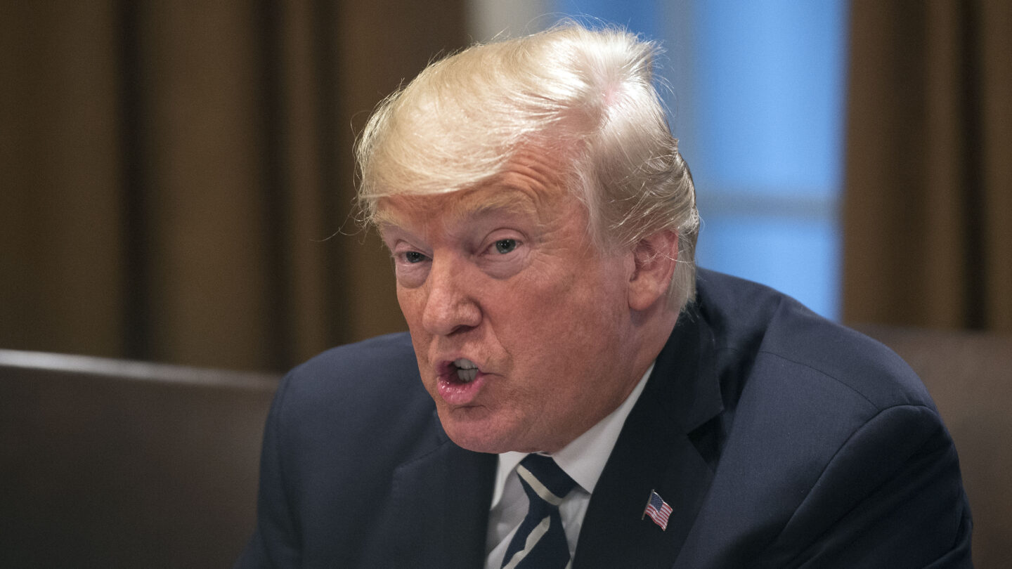 Donald Trump aclaró sus dichos frente a Putin y respaldó a las agencias de inteligencia en su investigación por la trama rusa |