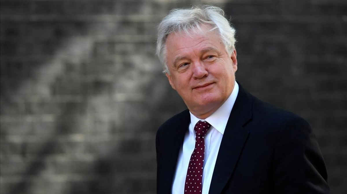 Renunció David Davis ministro británico del Brexit