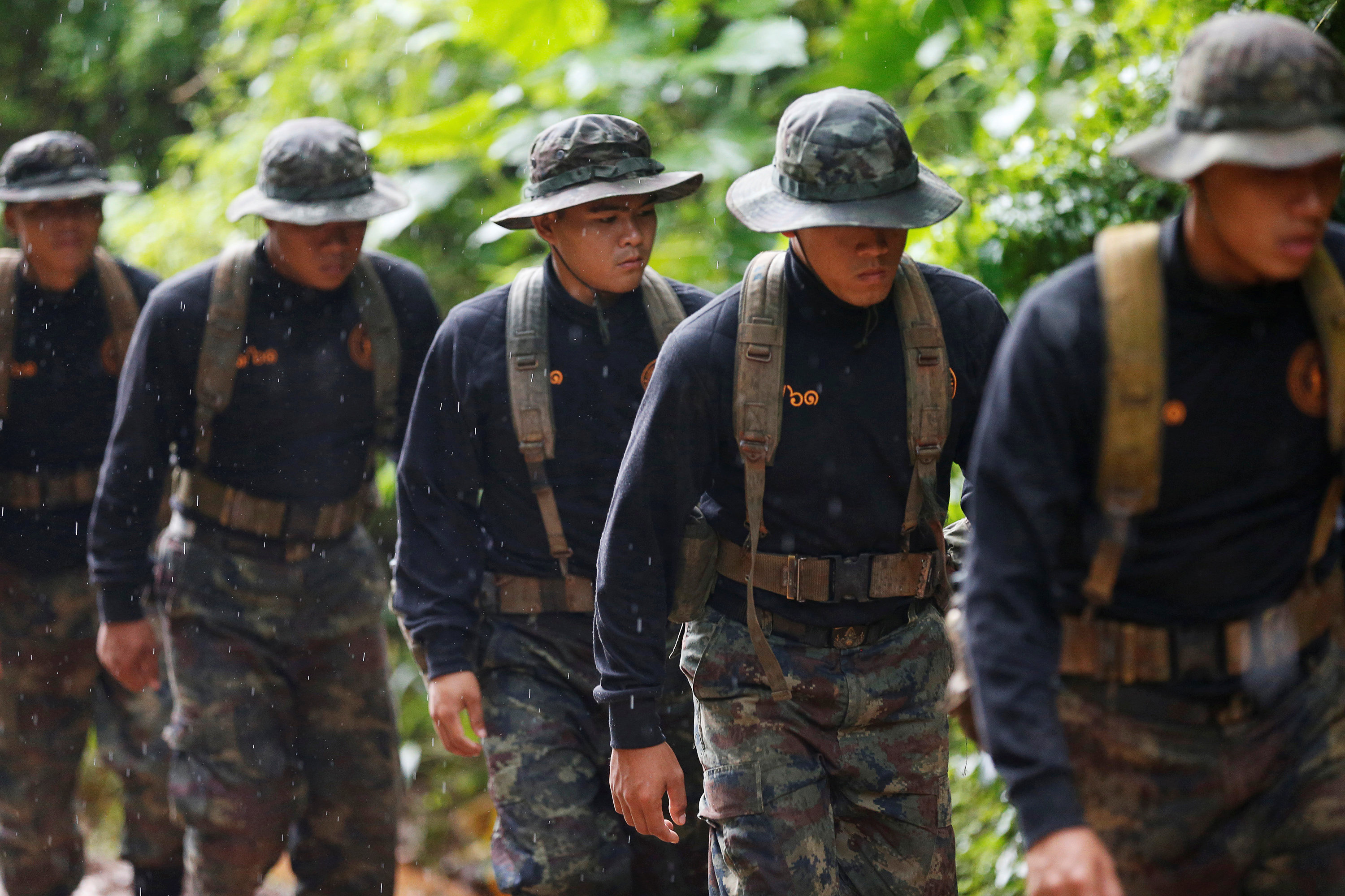 Rescatistas en busca de los niños atrapados en la cueva de Tailandia (REUTERS/Soe Zeya Tun)