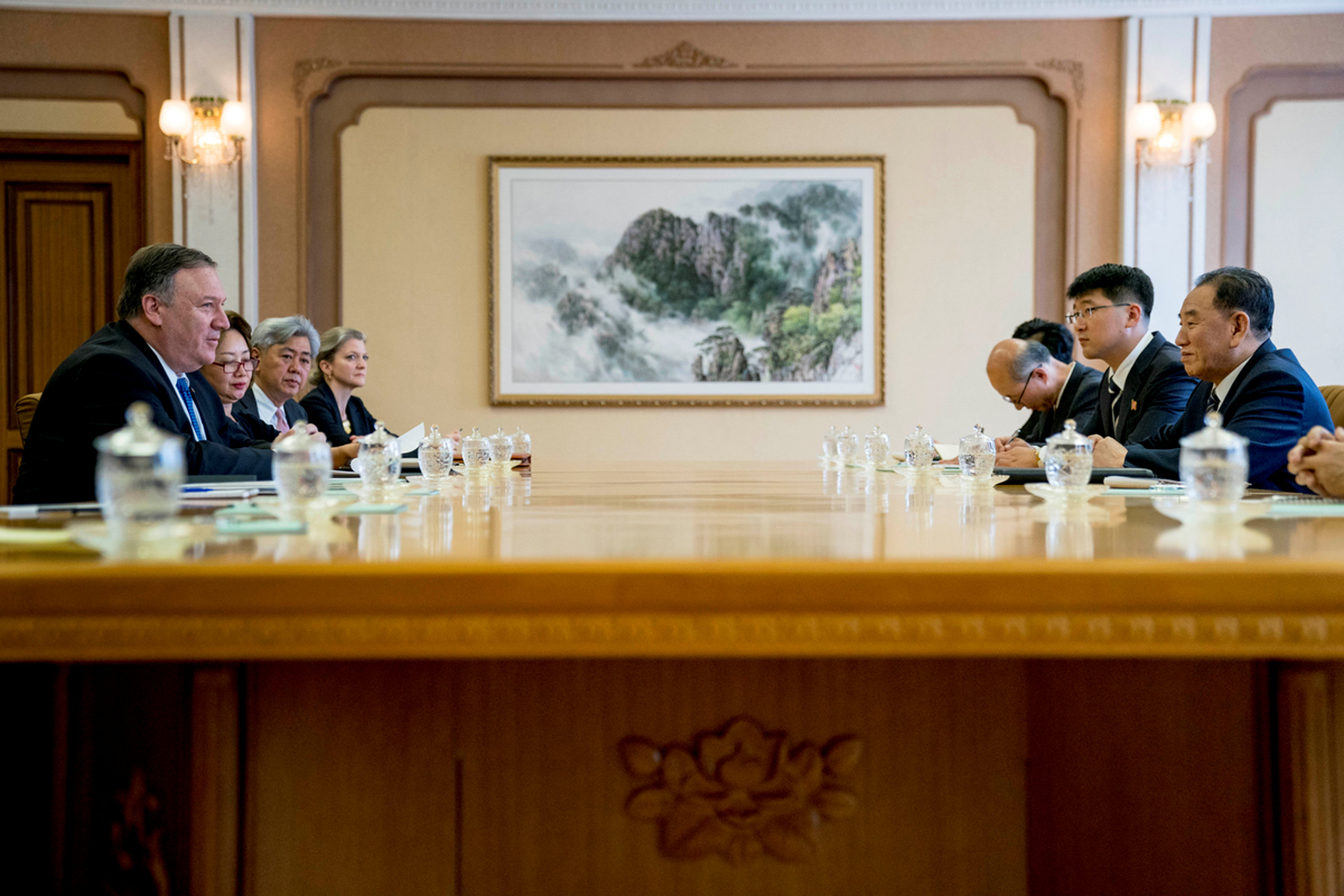 Las delegación estadounidense reunida en Pyongyang con la norcoreana. (Andrew Harnik/Pool via REUTERS)