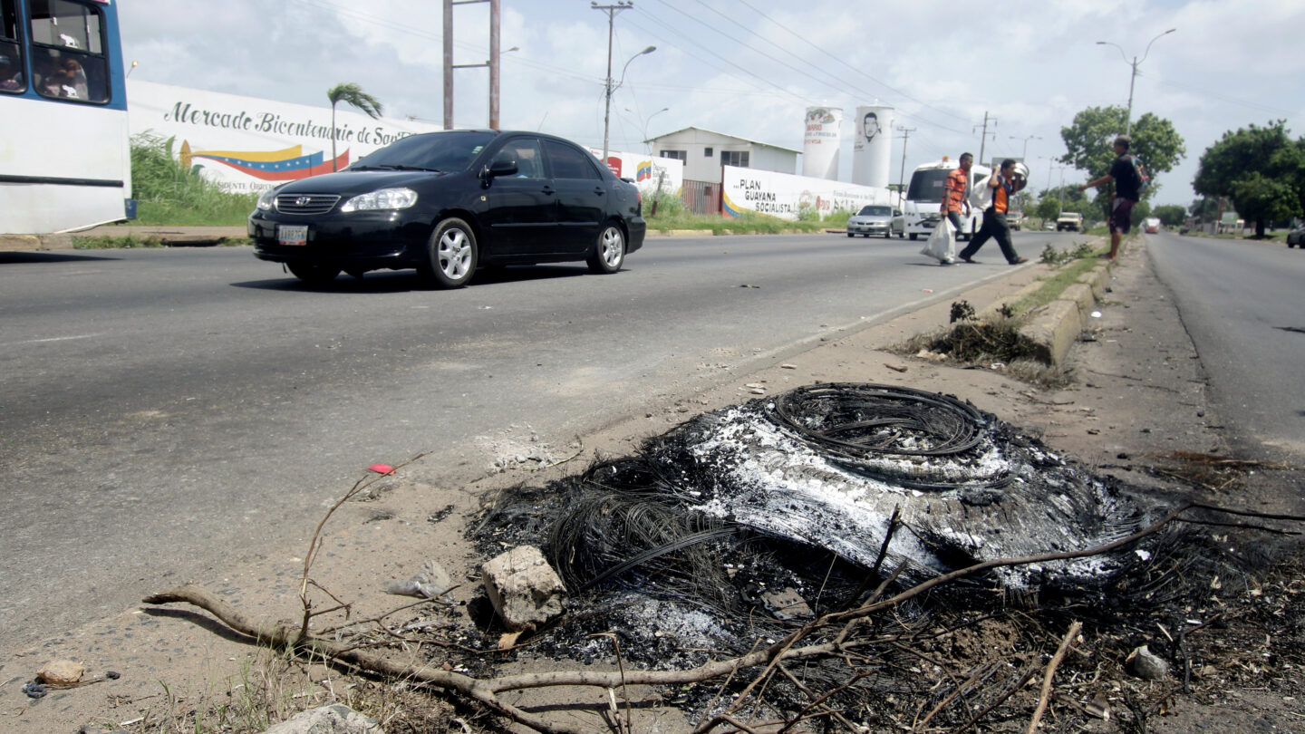 Un adolescente de 13 años murió en Venezuela durante una protesta por la falta de agua y luz |