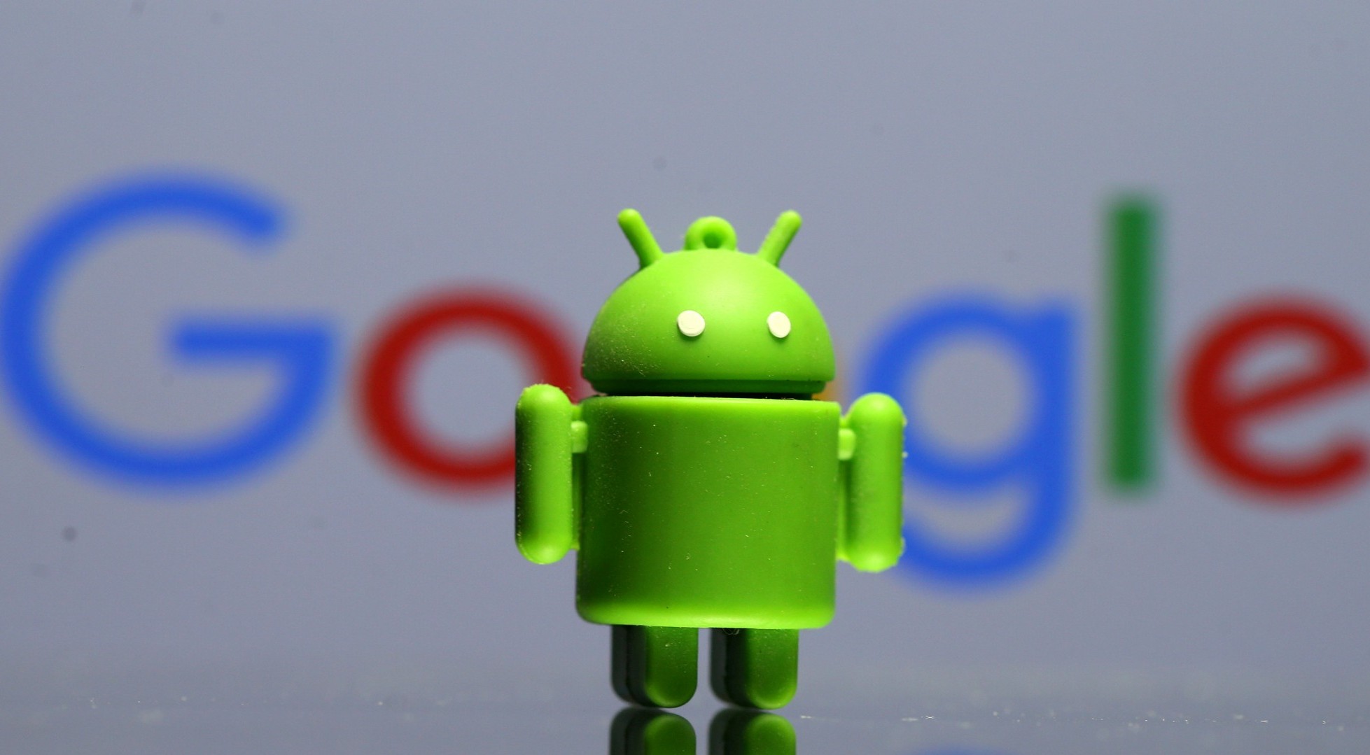 Google está trabajando en un nuevo software que podría reemplazar a Android (REUTERS/Dado Ruvic/Illustration/r/File Photo)