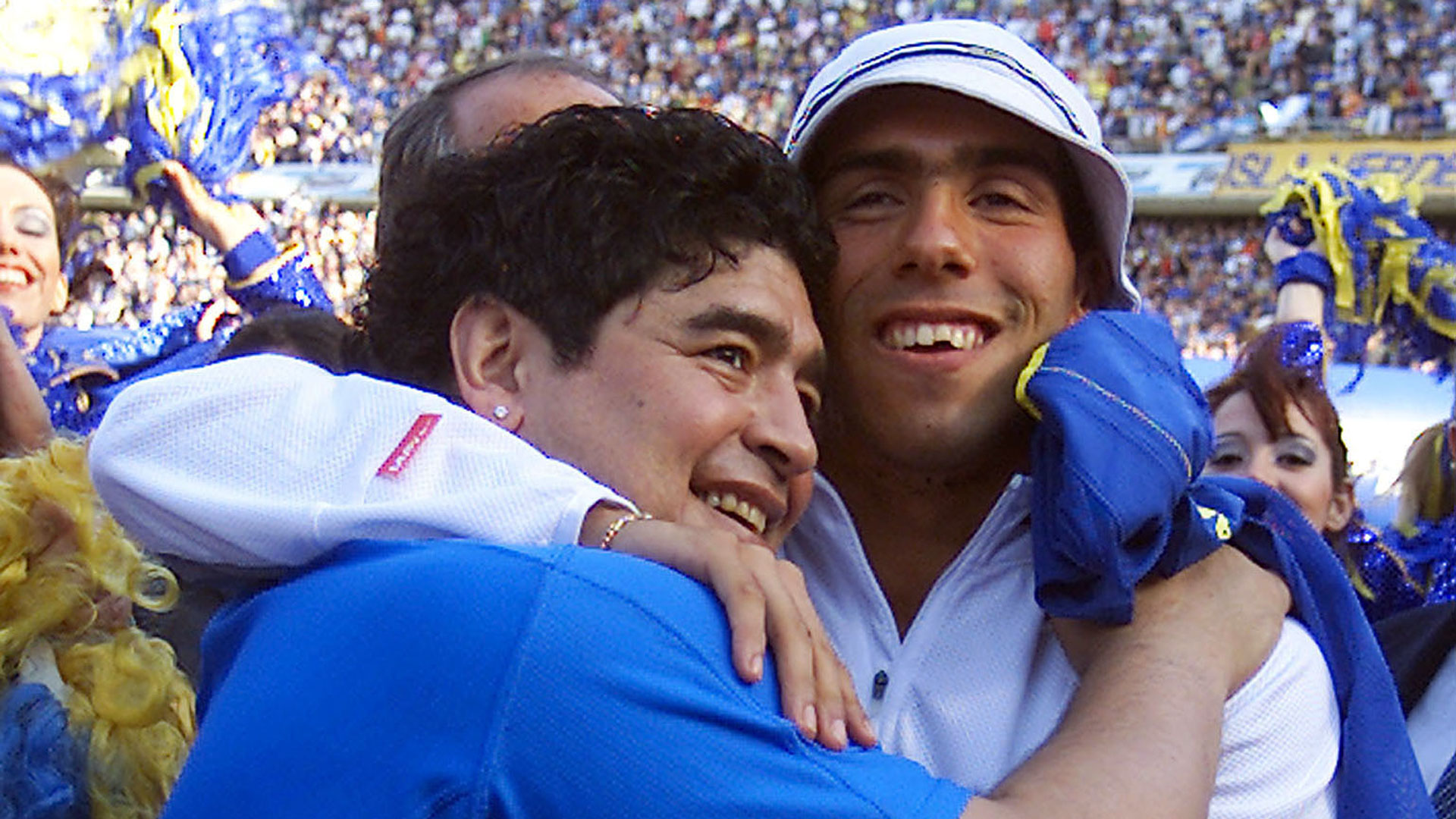 Diego Maradona y Carlos Tevez en la primera época del futbolista nacido en Fuerte Apache (NA)