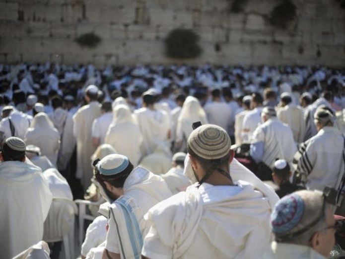 Se desprende piedra del Muro de los Lamentos de Israel