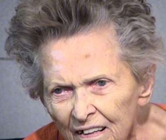 Abuela de 92 años mata a su hijo por querer enviarla al asilo