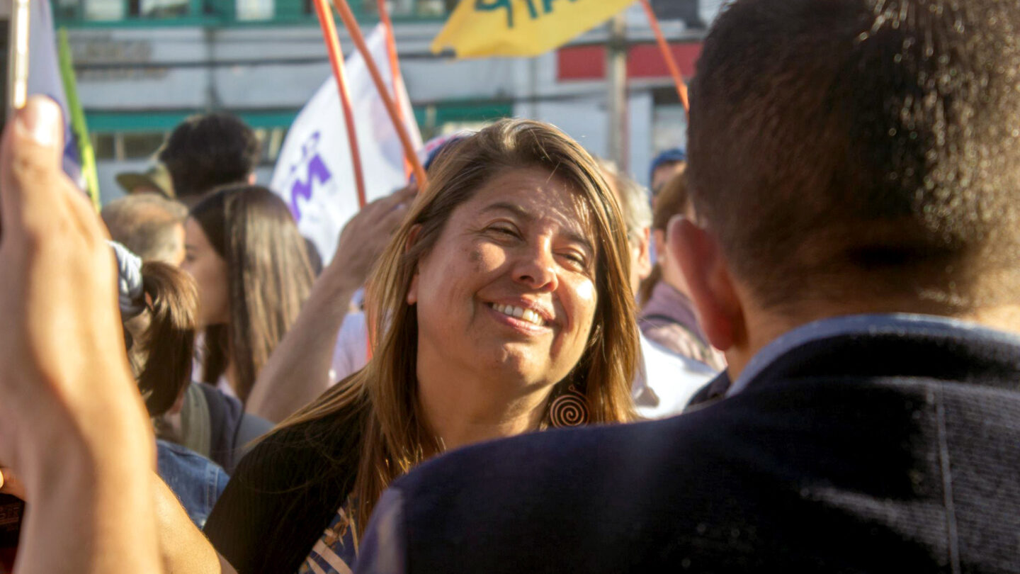 Diputada Claudia Mix aclara sus antecedentes académicos tras aparecer mencionada en reportaje de La Tercera |